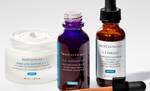 Produkte von SkinCeuticals: Anti-Aging Creme, Hyaluronsaure-Serum und Antioxidans-Tropfer auf hellem Hintergrund.