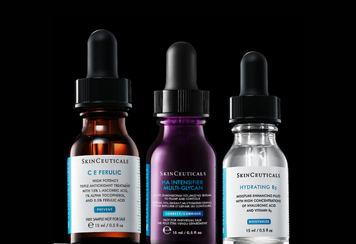 Trois serums SkinCeuticals : H.A. Intensifier, A.G.E. Interrupter Ultra Serum et P-TIOX sur un fond sombre avec un halo de lumiere.