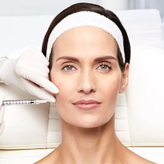 Injections de produits de comblement pour retrouver une peau jeune