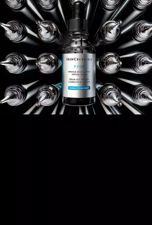 Flacon de serum SkinCeuticals C E Ferulic sur fond sombre, avec un logo indiquant "20 Ans".