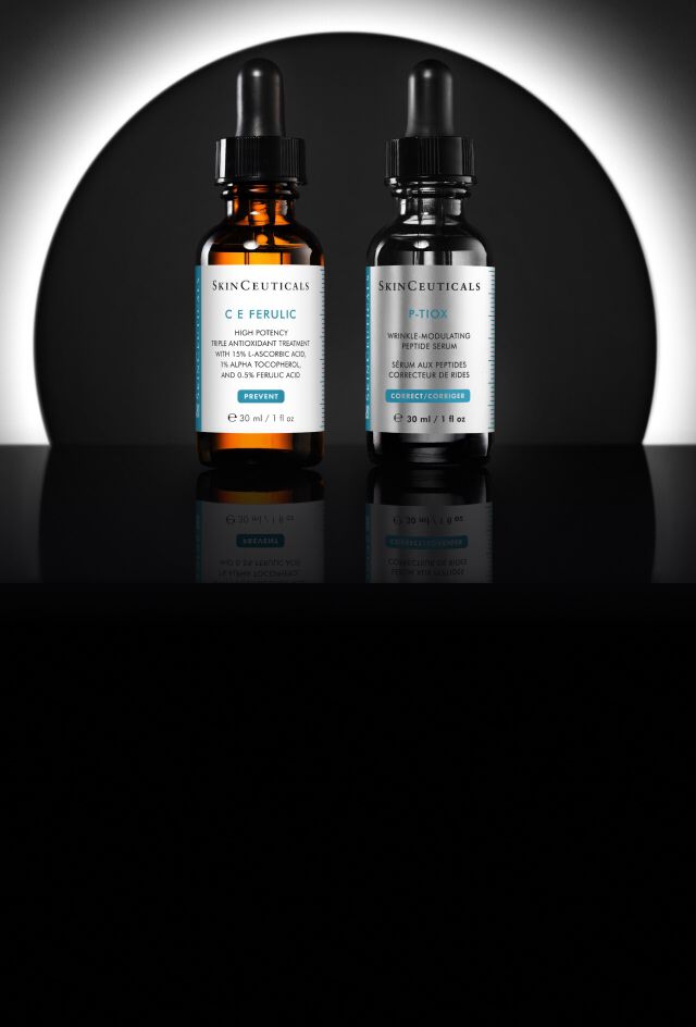 Sur fond gris : serum SkinCeuticals C E Ferulic et protection solaire Ultra Facial UV Defense SPF 50.