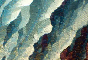 Des motifs abstraits aux couleurs bleues, blanches et dorees, evoquant une texture en vagues sur fond sombre.