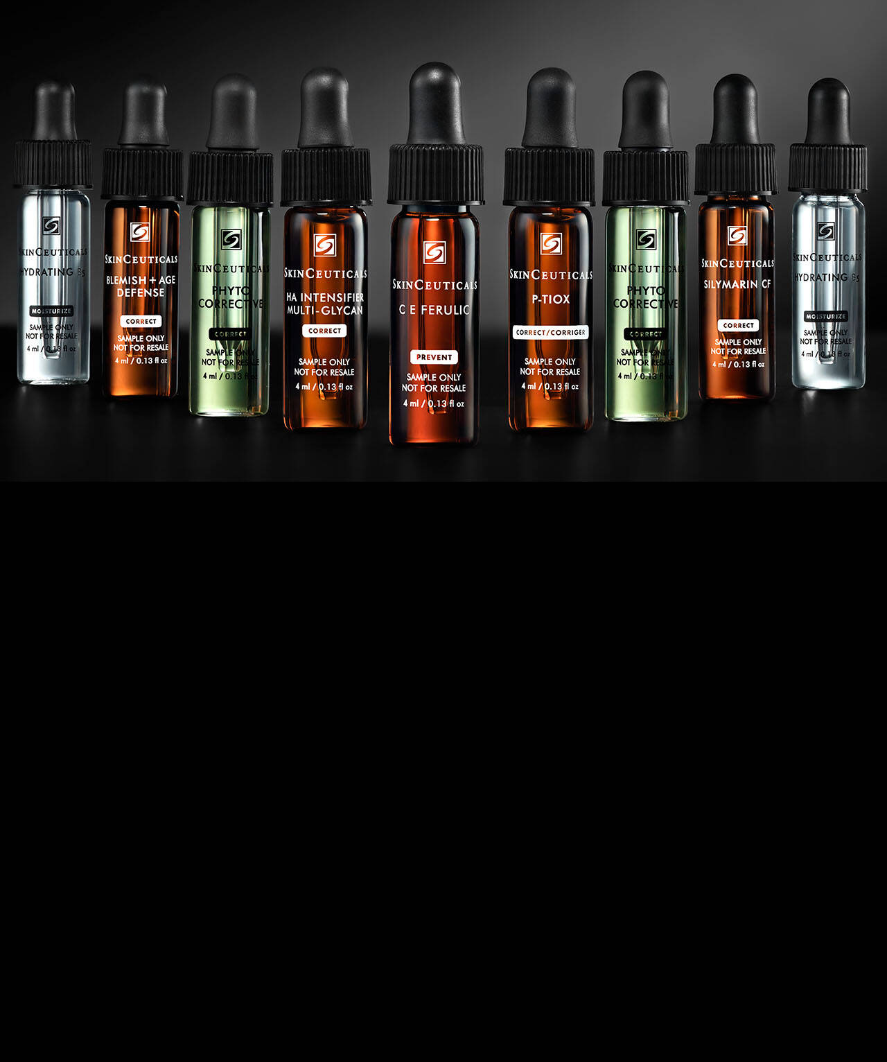 Plusieurs flacons d'echantillons de serums SkinCeuticals, alignes sur un fond sombre