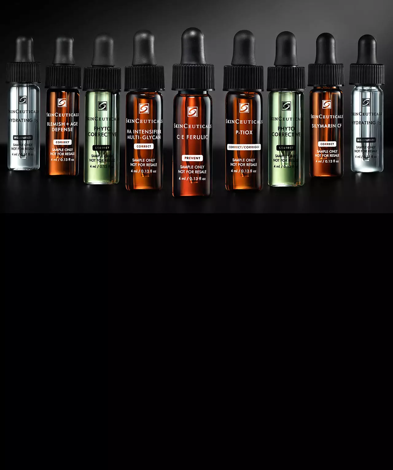 Plusieurs flacons d'echantillons de serums SkinCeuticals, alignes sur un fond sombre