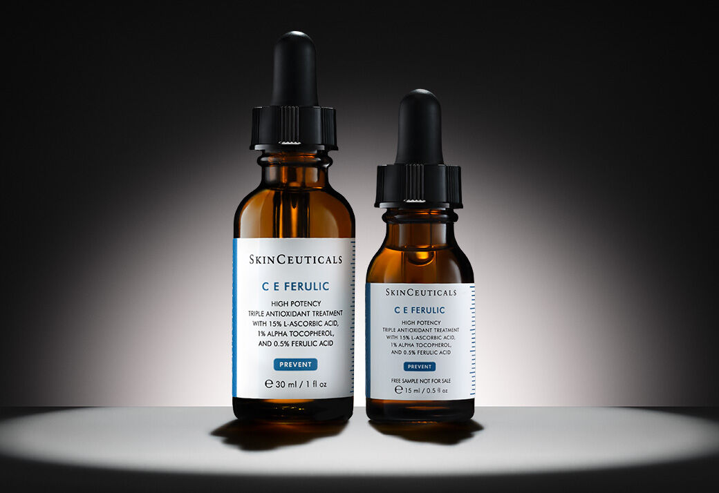 Trois serums SkinCeuticals : H.A. Intensifier, A.G.E. Interrupter Ultra Serum et P-TIOX sur un fond sombre avec un halo de lumiere.